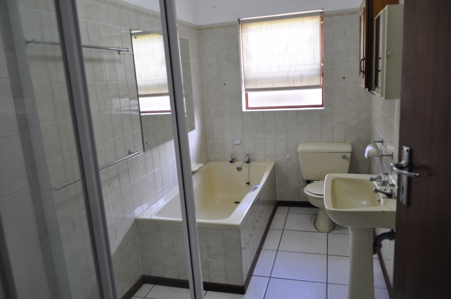 4 Bedroom Property for Sale in Wavecrest Eastern Cape